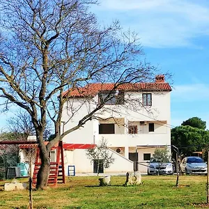 apartments-ester-victoria.in-istria.net/